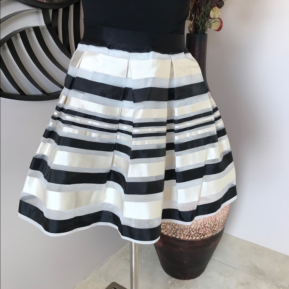 Bebe Skirt - Picture 2 of 5